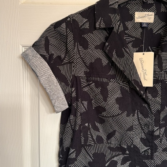 Universal Thread Gray Cuffed Sleeve Button Down Shirt hawaiian tropical vacay - Picture 3 of 5